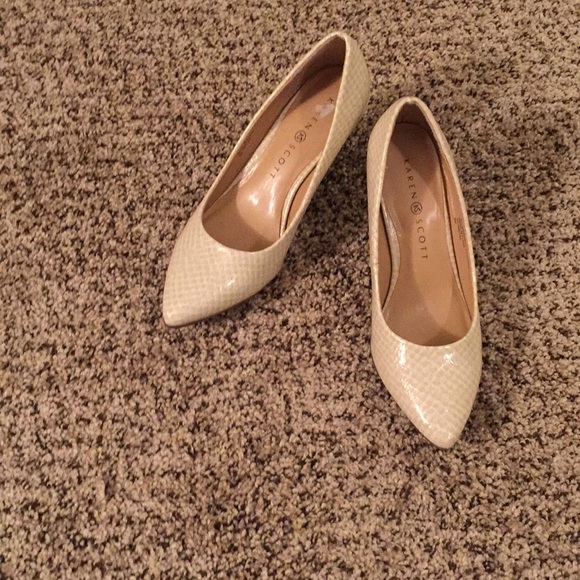 Karen Scott Size 6M Tan Tone 2" Heels - Picture 1 of 4